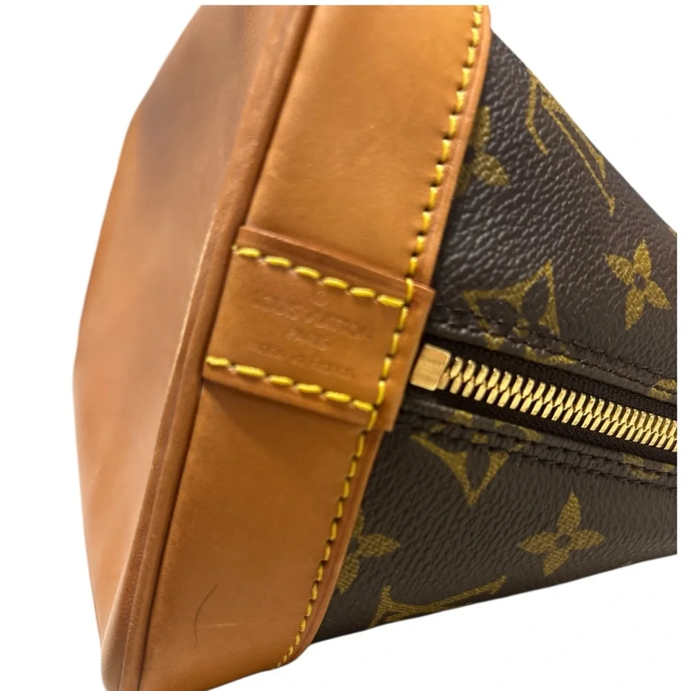 Authentic LOUIS VUITTON Alma PM
$1100 - Picture 8 of 15